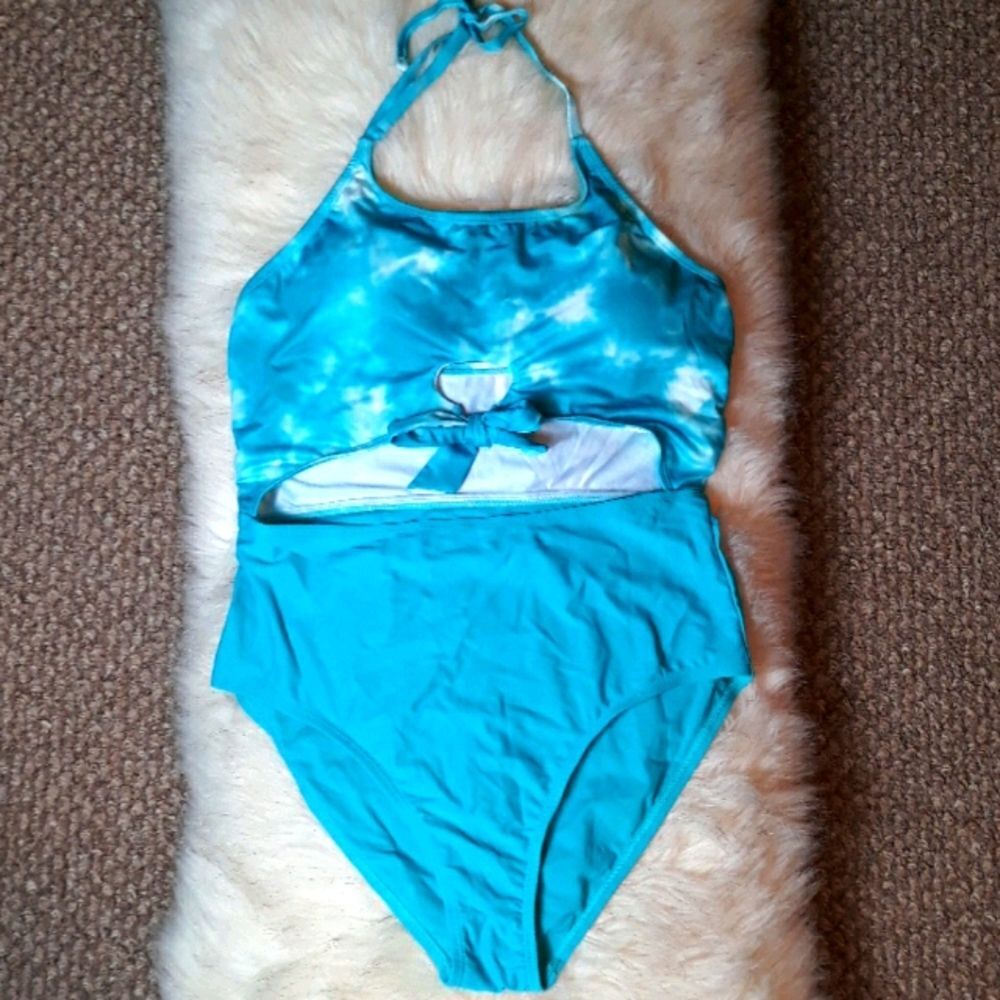 NWOT 1 piece tie Dye design bathing suit